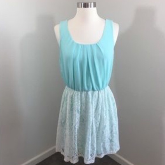 Green/White Lace Dress - Picture 3 of 5